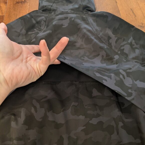Lululemon pack it up women's jacket in camo in size 4 - Picture 3 of 13